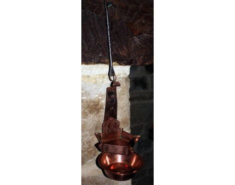 Très ancienne lampe à huile en cuivre