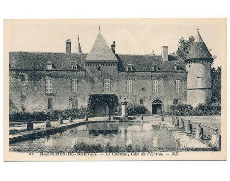Bazoches-du-Morvan - Le Château, côté de l'Entrée