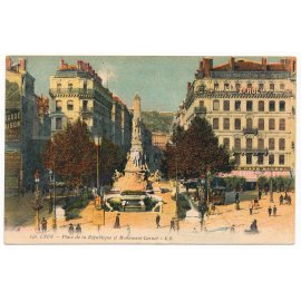 Lyon - Place de la République et Monument Carnot