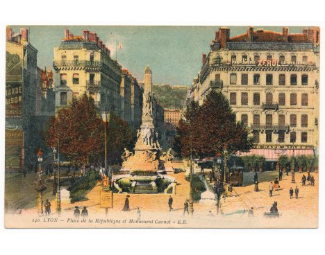 Lyon - Place de la République et Monument Carnot