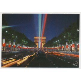 Paris et ses merveilles - L'Avenue des Champs Élysées et l'arc de triomphe illuminés